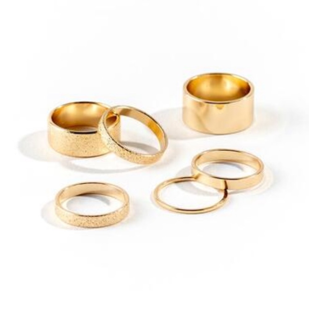Francesca’s Gold Tone Textured Band Ring Set